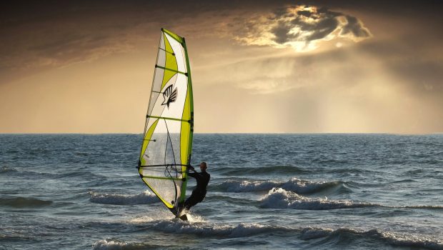 Windsurf les